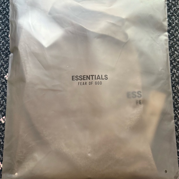 Essential Fear of God Heather Grey T-Shirt (XL) - Picture 9 of 9